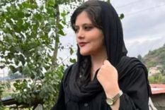 furia en iran por la muerte de una joven que fue arrestada por la policia de la moral por llevar mal el velo