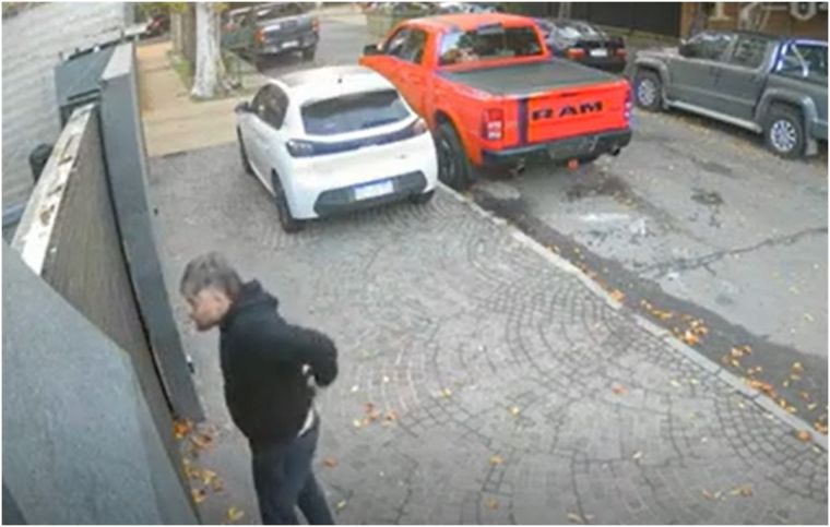 La secuencia fue registrada por una cámara de seguridad. Foto: Captura de video