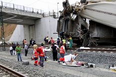 galicia: el maquinista hablaba por telefono al descarrilar galicia: el maquinista hablaba por telefono al descarrilar