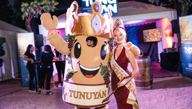 La Corona Real acompaña a Agustina Giacomelli, Reina de Tunuyán. La Corona Real acompaña a Agustina Giacomelli, Reina de Tunuyán.