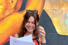 La joven escritora, Victoria Resco, visitó MDZ Radio. Foto: Instagram: victoriaresco