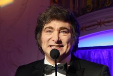 arden los grupos de whatsapp libertarios porque milei no defiende sus ideas y cruza lineas liberales clasicas