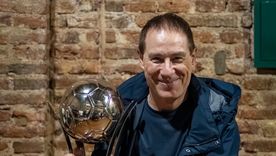 En Rosario Central buscan el reemplazante de Ariel Holan. En Rosario Central buscan el reemplazante de Ariel Holan.