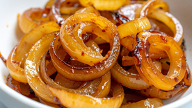 Las cebollas caramelizadas realzan cualquier plato. Las cebollas caramelizadas realzan cualquier plato.