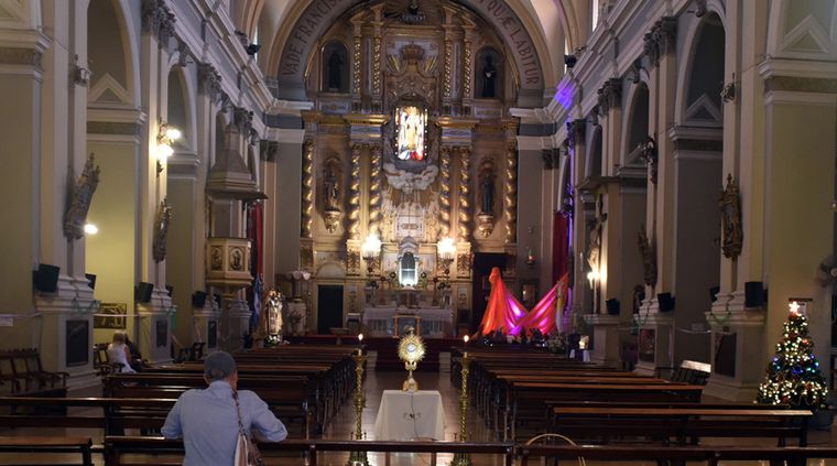 Las iglesias podrán celebrar misa respetando un aforo máximo Foto: ALF PONCE MERCADO / MDZ