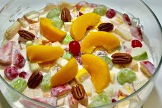 Este postre de frutas tienta a cualquiera con ese aspecto refrescante y delicioso ¡déjate tentar!