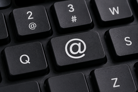 Escribir el arroba puede variar según el teclado, pero existen atajos para cada sistema. Escribir el arroba puede variar según el teclado, pero existen atajos para cada sistema.