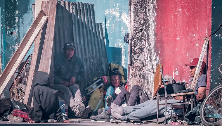 Los mendocinos necesitaron al menos $870.000 para no ser considerados pobres. Foto: EFE