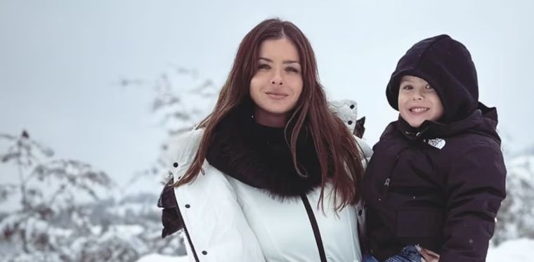 Rodeada de un paisaje invernal, la China se mostró con sus hijos Foto: @sangrejaponesa
