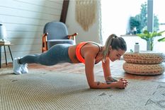 Plancha Diferentes variantes para practicar en casa Foto: Shutterstock