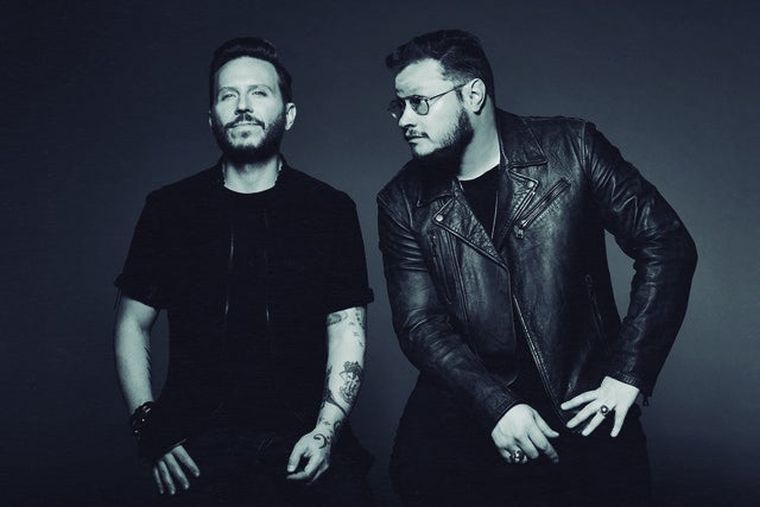 Sin Bandera celebra 25 años de trayectoria con su nueva gira mundial "Escenas Tour". Sin Bandera celebra 25 años de trayectoria con su nueva gira mundial "Escenas Tour".