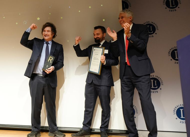 Javier Milei vuelve al país, tras su gira por Estados Unidos y Suiza.