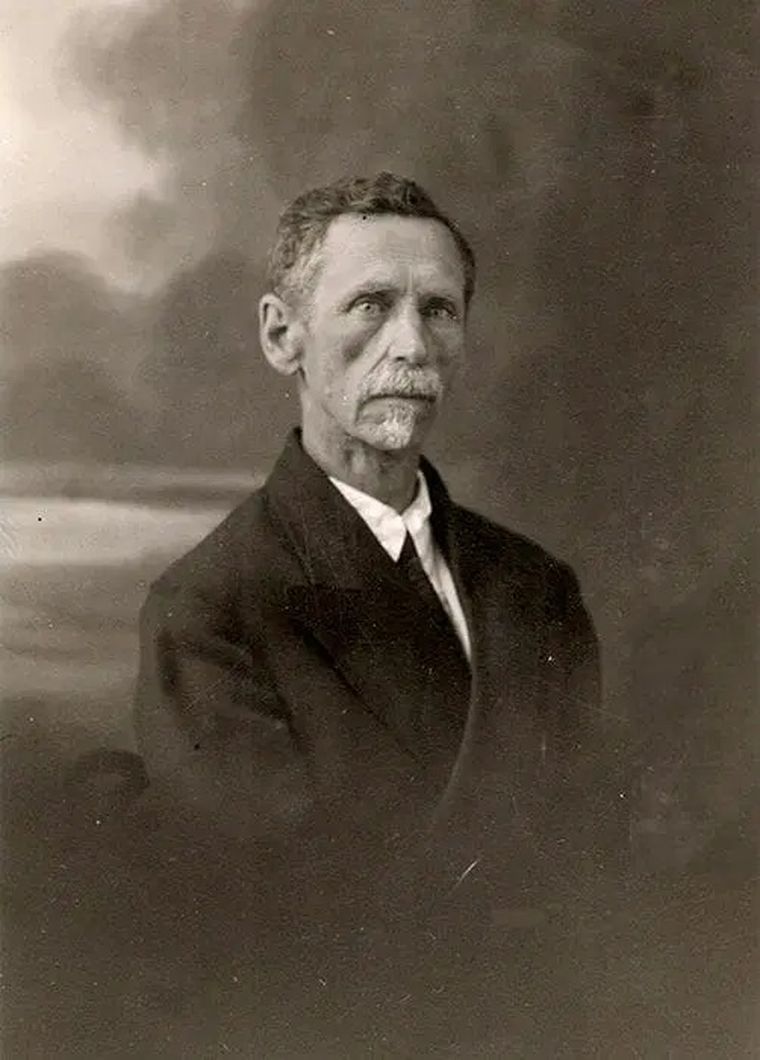 Desde San Pedro del Atuel hasta Ulianovsk, la figura de Abutkov vuelve a cobrar relevancia por el trabajo del musicólogo Diego Bosquet. Desde San Pedro del Atuel hasta Ulianovsk, la figura de Abutkov vuelve a cobrar relevancia por el trabajo del musicólogo Diego Bosquet.