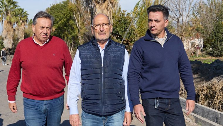 Marcelino Iglesias junto a Sergio Marinelli y Marcos Calvente Foto: Irrigación