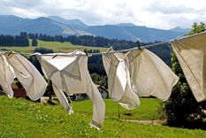 Las manchas persistentes, los olores y los colores apagados contribuyen a que lavar la ropa sea un poco más complicado. Foto: Pixabay