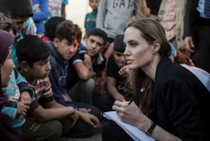 Después de 20 años de trabajar codo a codo y 10 años como embajadora, Angelina Jolie deja al organismo de la ONU que ayuda a los refugiados. Foto: O.Laban-Mattei (ACNUR)
