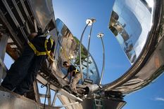 Están evaluando todos los daños de la Floralis Genérica. Foto: Gentileza / Ministerio de Espacio Público de CABA