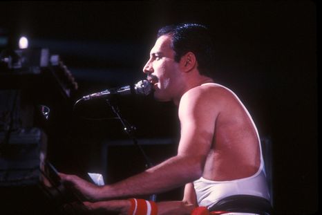 El aclamado artista habría mantenido una doble vida para proteger la identidad de su hija. El aclamado artista habría mantenido una doble vida para proteger la identidad de su hija.