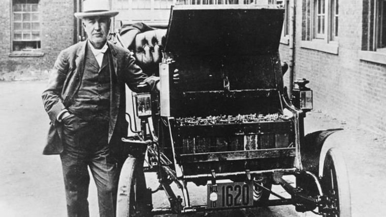 Thomas Edison inventó un auto eléctrico con una batería que pensó revolucionaría el mercado. Más de 120 años después, puede ser que su idea pueda resurgir. (Fuente: GETTY IMAGES)
