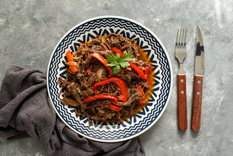 ¡Descubre el sabor de Cuba con nuestra receta de ropa vieja! Foto: Shutterstock