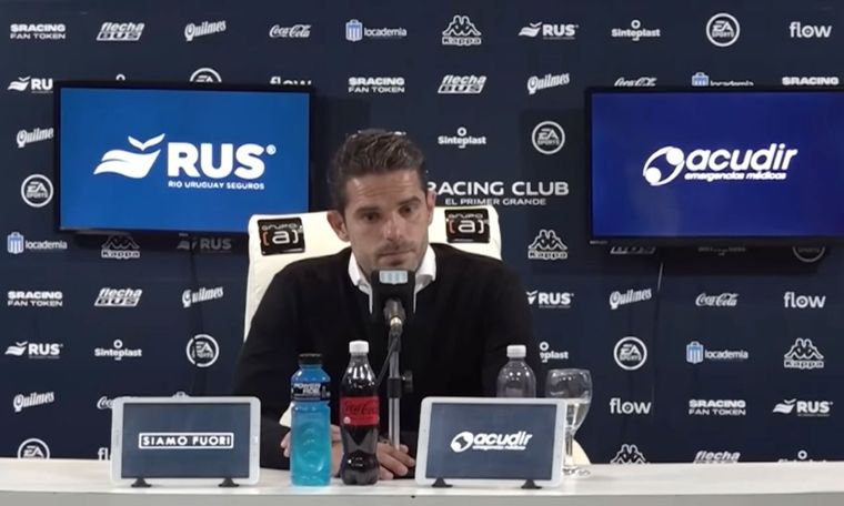 Fernando Gago en la conferencia de prensa.