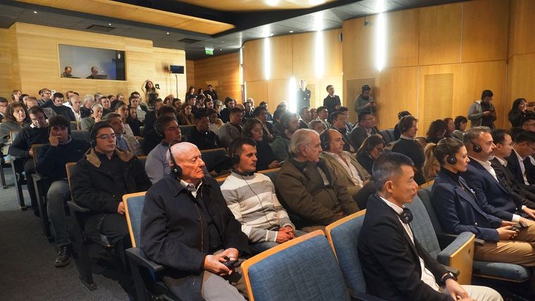 Seminario de Promoción Económica y Comercial entre Mendoza y la Provincia de Guangdong Seminario de Promoción Económica y Comercial entre Mendoza y la Provincia de Guangdong
