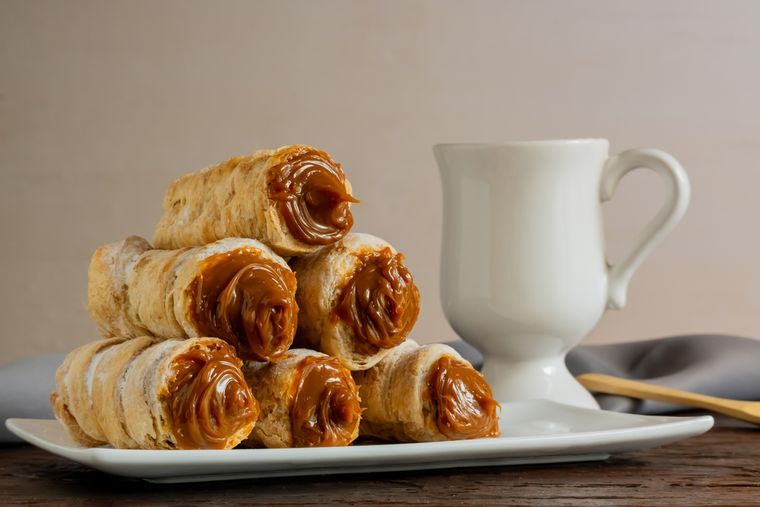Cómo hacer cañoncitos con dulce de leche: receta fácil y rápida.