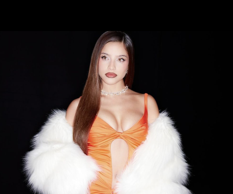 El look impactante de Emilia Mernes en los 40 Music Awards: un homenaje al glamour italiano, ¡Mirá las fotos! Foto: Instagram @marinavengut