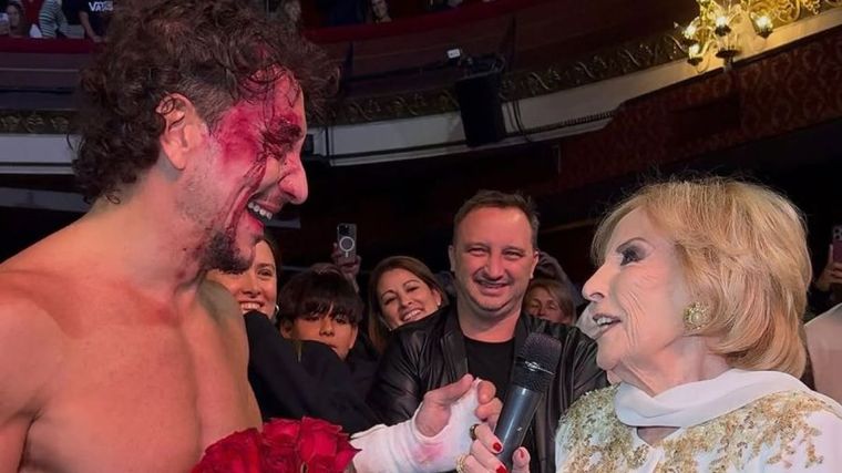 Mirtha Legrand sorprendió a Nico Vázquez en el teatro. Foto: captura de video.