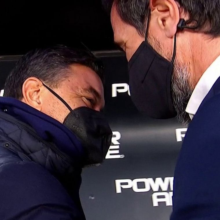 Gallardo y Domínguez se saludaron con buena onda en la previa del encuentro Foto: captura de TV
