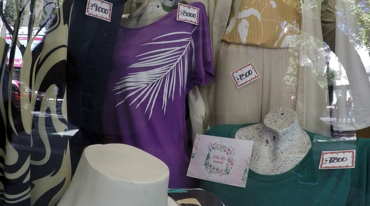 Se acerca el día de la madre, y la gente ya piensa en los posibles regalos Foto: ALF PONCE MERCADO / MDZ