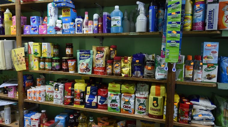 Los almacenes, despensas y kioscos de barrio casi no pueden mantenerse por los bajos niveles de rentabilidad. Foto: ALF PONCE / MDZ