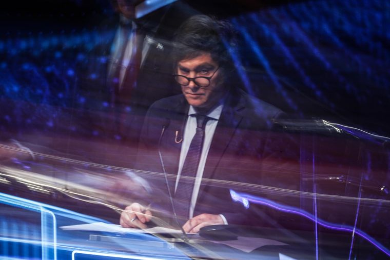 Javier Milei no tuvo una gran noche en el segundo debate Foto: EFE