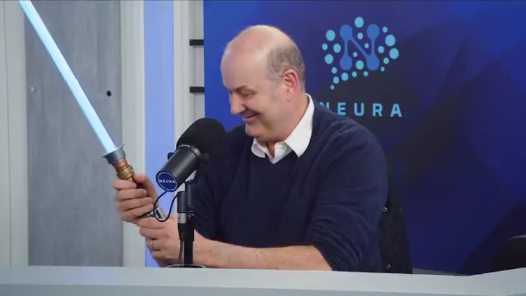 Federico Sturzenegger con un sable de luz de Star Wars