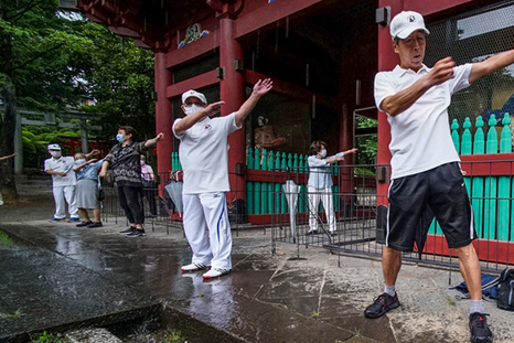 Los japoneses tienen un ejercicio de cinco minutos que practican todas las mañanas para que puedan vivir más años. Foto: Getty Images