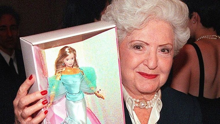 Ruth Handler fue una de las fundadoras de Mattel y presidió la empresa desde 1945 hasta 1973, además de crear su mayor éxito comercial: la muñeca Barbie. Foto: GETTY IMAGES