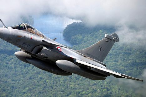 Uno de los aviones caza Rafale F4 que recibirá Ucrania de Francia. Foto @Armee_de_lair Francia