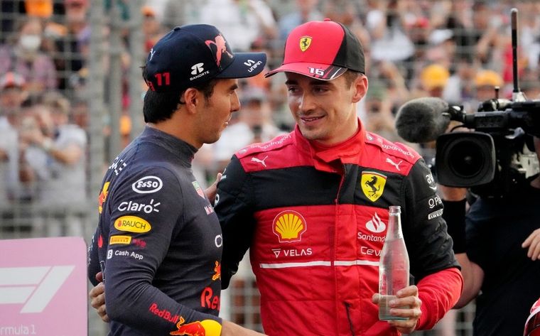 Checo y Leclerc batallan por el subcampeonato. Foto: @f1