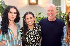 Rumer Willis, Demi Moore, Bruce Willis y Scout Willis sumaron a más gente a esta foto de septiembre de 2019. Foto: Getty.