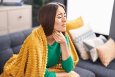 El dolor de garganta suele ser una de las más fuertes molestias (Shutterstock).