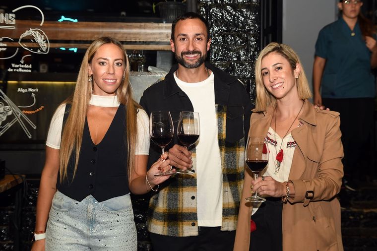 ¡Mirá, al final de la nota, la galería de fotos de una gran noche en la calle Belgrano por los festejos del día del Malbec! Foto: Santiago Tagua/MDZ