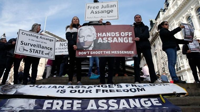 Assange continúa en el Reino Unido peleando para no ser extraditado a Estados Unidos. Foto: GETTY IMAGES