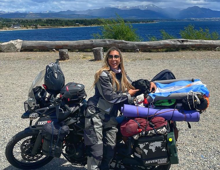 Valeria y Uma viajan por Latinoamérica en su moto con el objetivo de llegar a Alaska. Foto: Gentileza