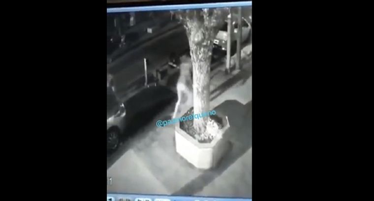 Las jóvenes volvían de celebrar el Día del Amigo cuando fueron asaltadas por cuatro delincuentes. Foto: Paz Morel Quirno.