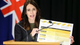 La primera ministra Jacinda Ardern anunció la restricción más estricta a los movimientos en Nueva Zelanda en la historia moderna.