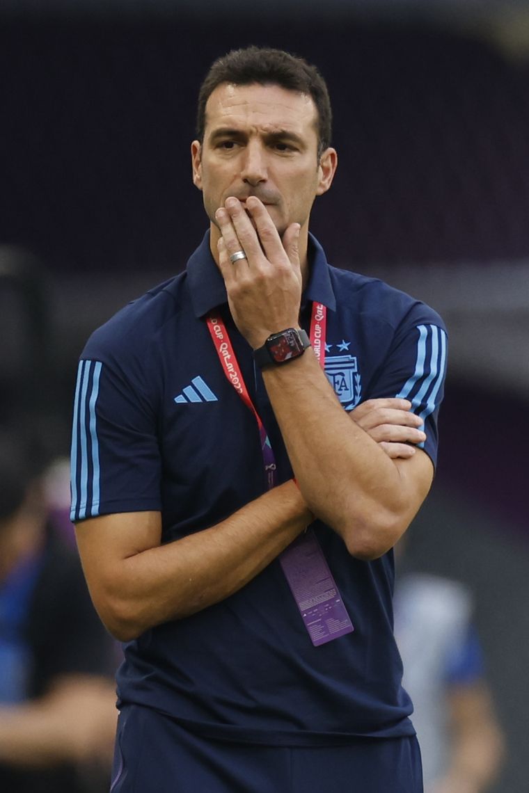 La Selección escucha atento lo que dicen los brasileños. Foto: EFE