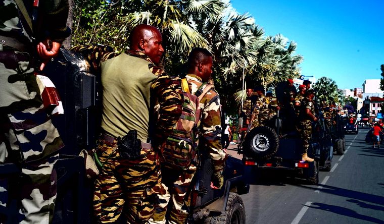 Madagascar vive un golpe de Estado; los militares ya tomaron el poder. Foto Efe