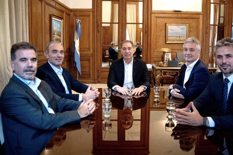 Cristian Ritondo, Lule Menem, Diego Santilli, Fernando De Andreis y Martín Menem en el lanzamiento de la nueva mesa de negociación entre LLA y el PRO