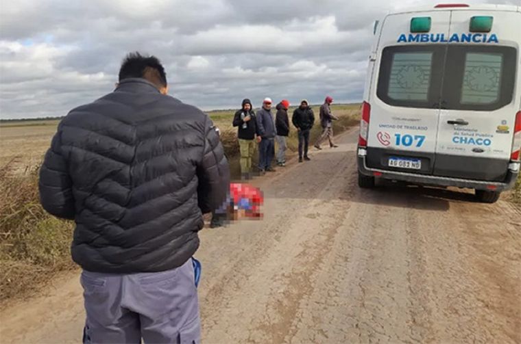 La mujer fue hallada en un camino rural con varias puñaladas en su cuerpo Foto: Redes sociales / X @solochaco