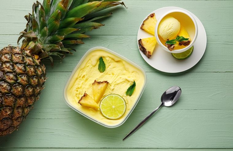 En algunas versiones antiguas, la receta incluía trozos de piña confitada para intensificar el sabor y la textura. En algunas versiones antiguas, la receta incluía trozos de piña confitada para intensificar el sabor y la textura.